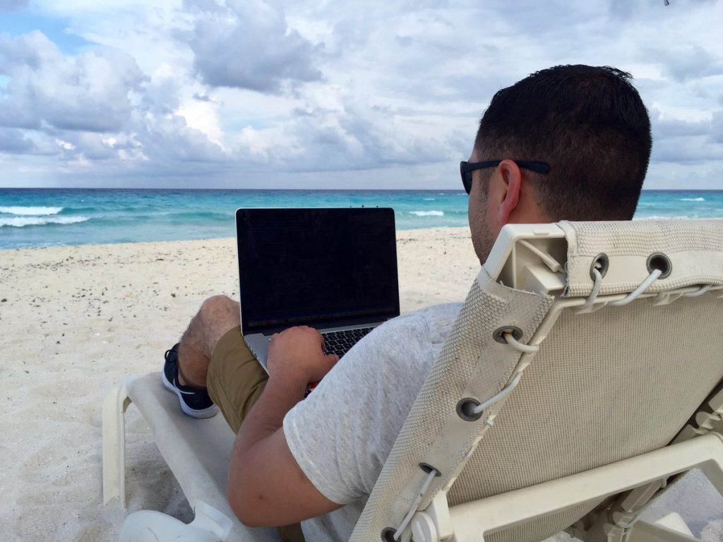 Coding on the beach - Travel and work