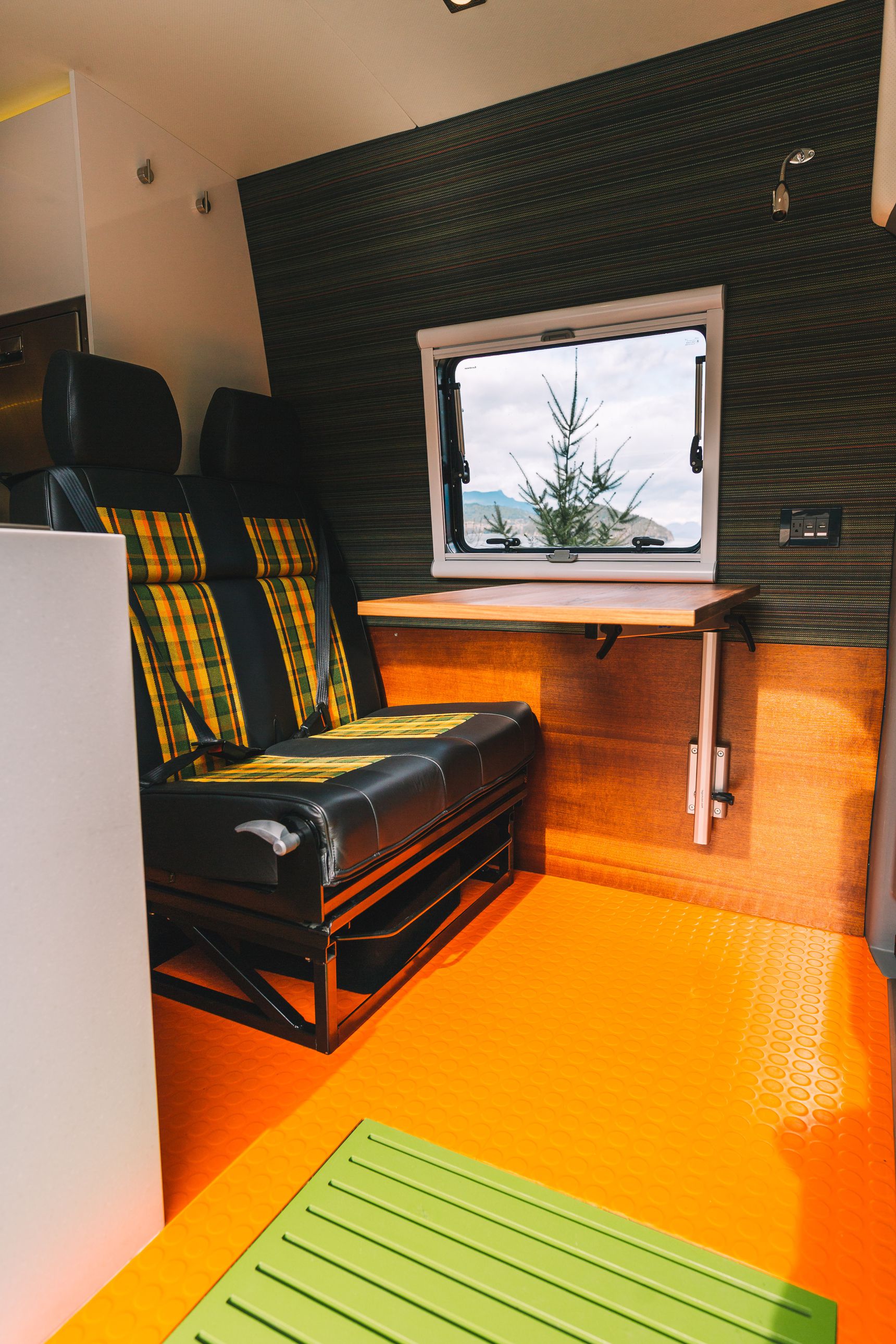 Off Grid home - Swivel seats