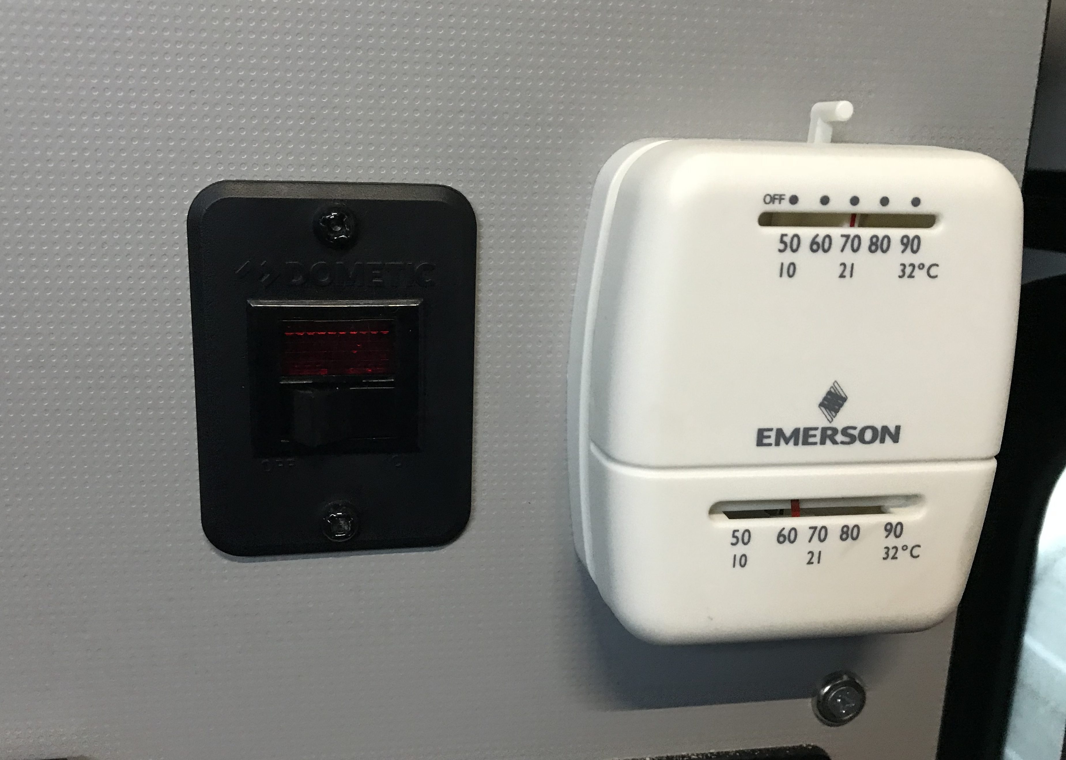 Four Wheel Campers - furnace controls