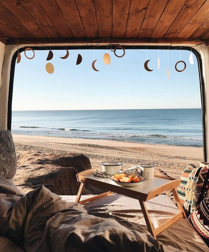 travel in a van - breakfast